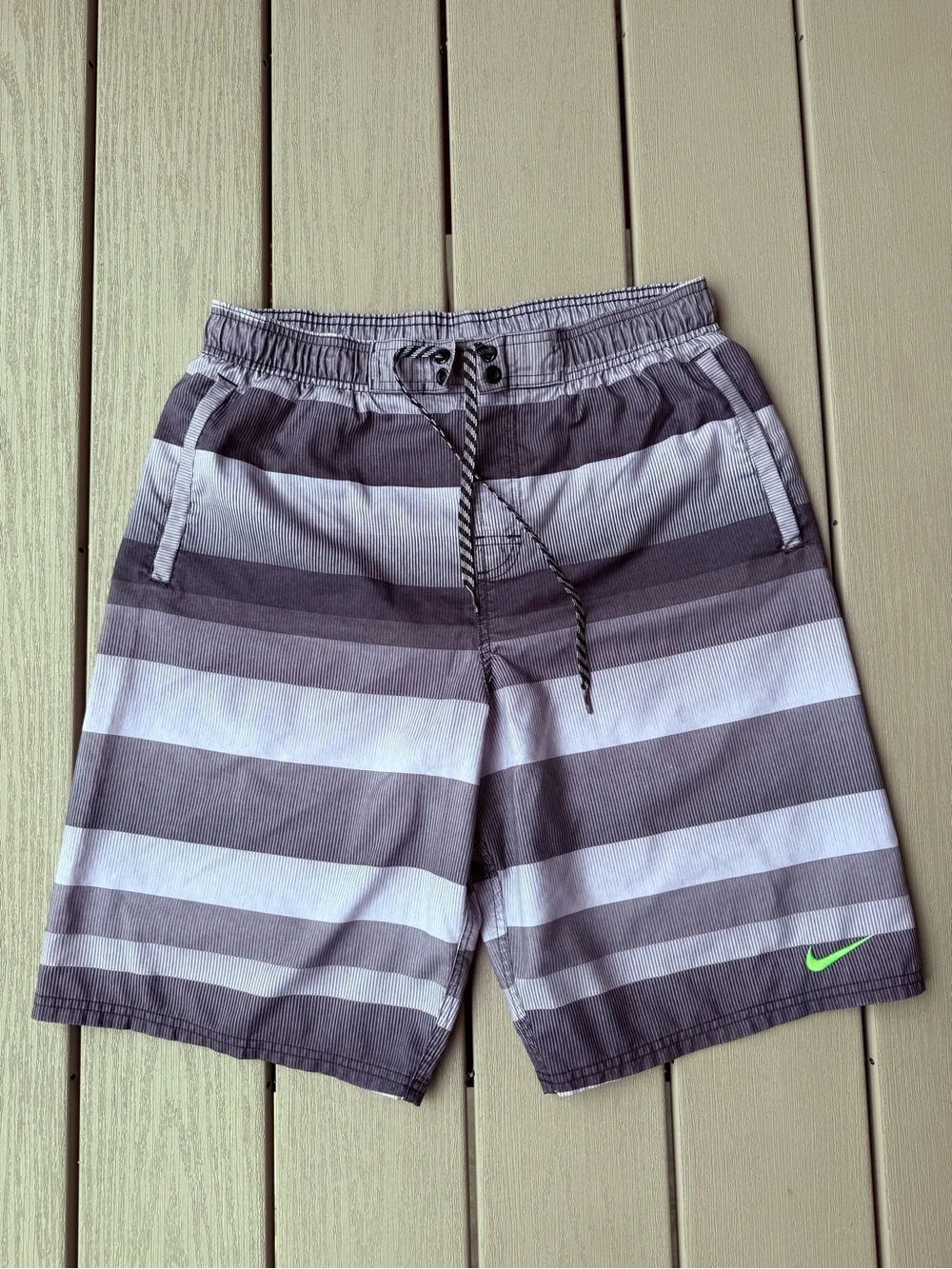 Nike Men’s Striped Swim Trunks Board Shorts Gray White Size Medium